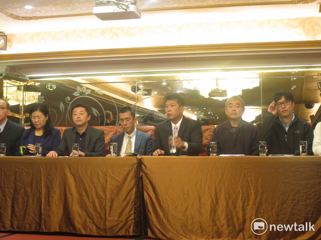 士林地檢署對蝶戀花創辦人周比蒼父子等人判決不起訴處分。圖為資料照片,為蝶戀花旅行社翻車事故現場攝影。 士林地檢署對蝶戀花創辦人周比蒼父子等人判決不起訴處分。圖為資料照片,為蝶戀花旅行社翻車事故現場攝影。