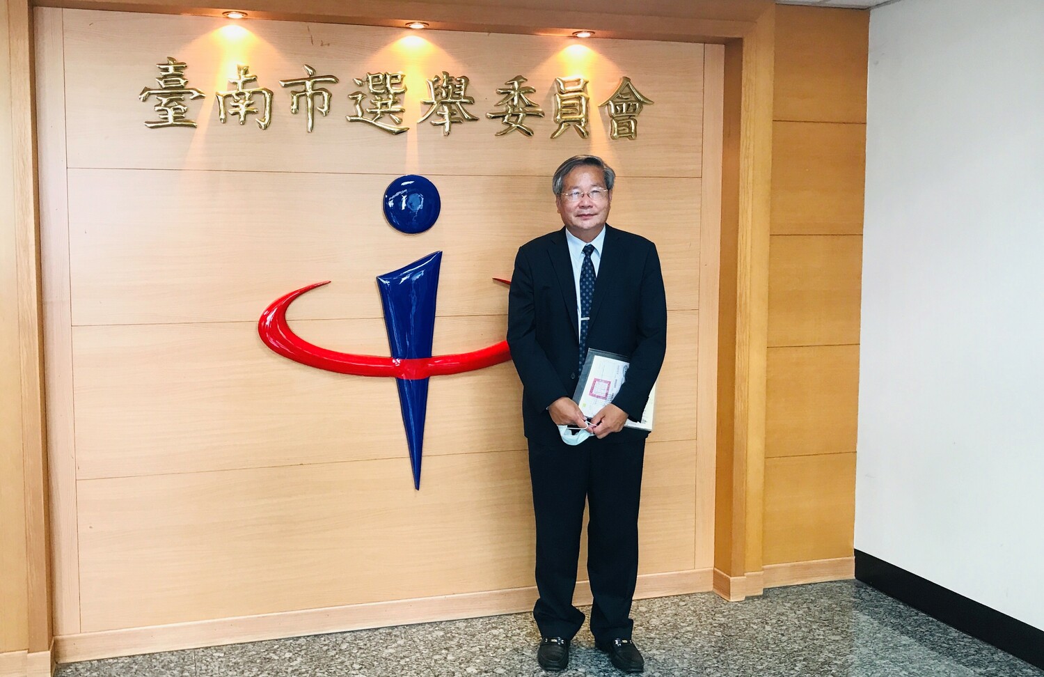 許忠信以理念和專業見長,此次參選提出各種政見,並主攻黃偉哲的線民案。 圖:許忠信提供 許忠信以理念和專業見長,此次參選提出各種政見,並主攻黃偉哲的線民案。 圖:許忠信提供