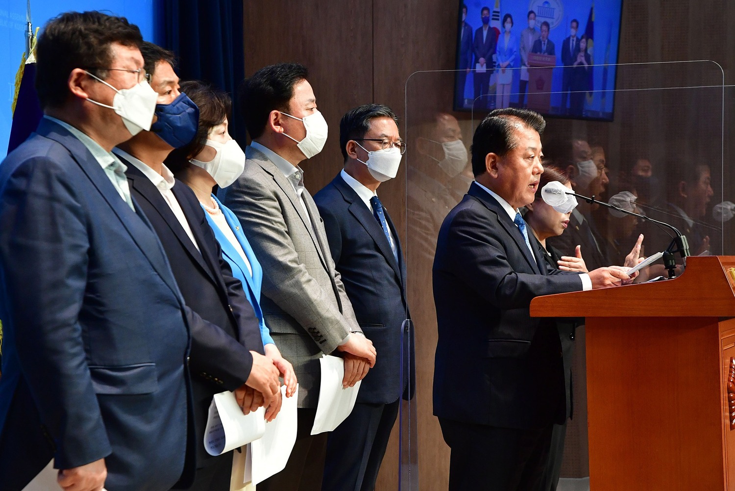 南韓共同民主黨砲轟軍方,稱這次韓美行動「完全失敗」。 圖:翻攝自共同民主黨臉書(資料照) 南韓共同民主黨砲轟軍方,稱這次韓美行動「完全失敗」。 圖:翻攝自共同民主黨臉書(資料照)