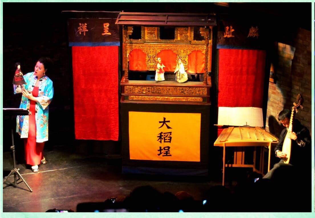 郭建甫的掌中戲,以動作戲情引人,演出聲音只有南北管及戲偶的靈巧細膩肢體語言,沒有口白。 圖:郭建甫《不貳劇團》提供 郭建甫的掌中戲,以動作戲情引人,演出聲音只有南北管及戲偶的靈巧細膩肢體語言,沒有口白。 圖:郭建甫《不貳劇團》提供