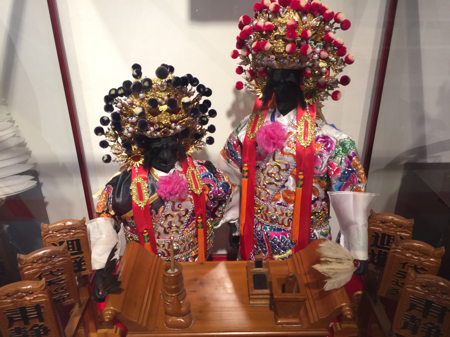 負責策劃土地公文化館年度策劃的桃園市文化基金會執行長羅碧霞表示,文化館除了已經於1月15日,已展出的《面譜展》之外,一樓還有廟會彩藝及四樓的神氣神器也隨之開展。 圖:翻攝自桃園市土地公文化館官網 負責策劃土地公文化館年度策劃的桃園市文化基金會執行長羅碧霞表示,文化館除了已經於1月15日,已展出的《面譜展》之外,一樓還有廟會彩藝及四樓的神氣神器也隨之開展。 圖:翻攝自桃園市土地公文化館官網