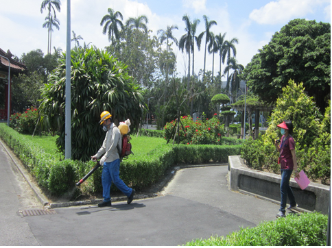 公園處表示,市政府相關單位為防止禽流感疫情擴散,早已提前進入防疫備戰狀態,在各大公園及戶外綠地實施環境消毒。 圖:翻攝自台北市政府網站 公園處表示,市政府相關單位為防止禽流感疫情擴散,早已提前進入防疫備戰狀態,在各大公園及戶外綠地實施環境消毒。 圖:翻攝自台北市政府網站