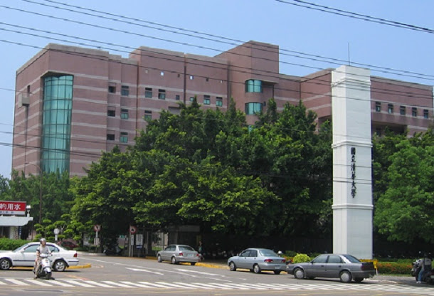 國立清華大學3日遭爆出簽署一中承諾書,對此,清華大學發表聲明表示,校方並未簽署一中承諾書,而是「堅持學術交流不涉政治」的承諾書。 國立清華大學3日遭爆出簽署一中承諾書,對此,清華大學發表聲明表示,校方並未簽署一中承諾書,而是「堅持學術交流不涉政治」的承諾書。