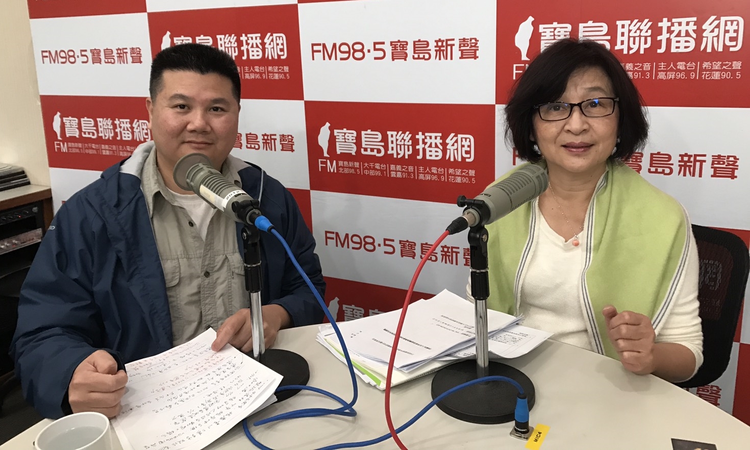 民進黨立委蘇治芬接受電台節目主持人李惠仁訪問時批評,張榮味用幫派手法經營地方農會。 民進黨立委蘇治芬接受電台節目主持人李惠仁訪問時批評,張榮味用幫派手法經營地方農會。