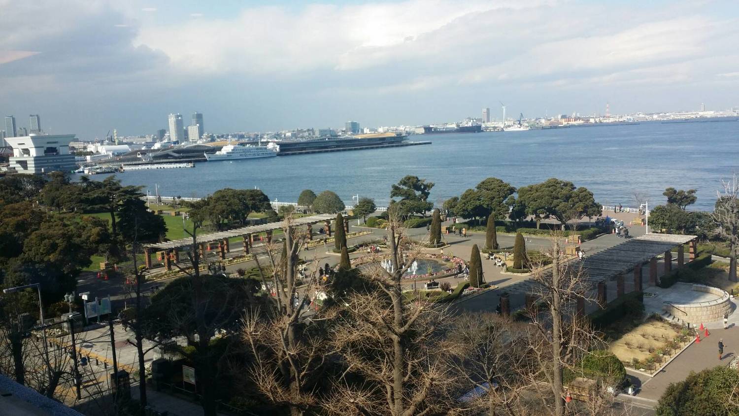 台中觀旅局長陳盛山指出,日本為典型的「港市合一」管理體制,港口所在地的地方政府即為「港灣管理者」,同時也是該港土地與財產所有者,盼藉此瞭解橫濱港的成功經驗,為未來台中市推動港市合一奠定基礎。 圖:陳奕 攝影 台中觀旅局長陳盛山指出,日本為典型的「港市合一」管理體制,港口所在地的地方政府即為「港灣管理者」,同時也是該港土地與財產所有者,盼藉此瞭解橫濱港的成功經驗,為未來台中市推動港市合一奠定基礎。 圖:陳奕 攝影