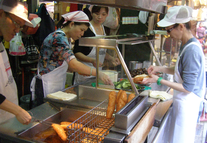 基隆廟口營養三明治,沒有一般的油膩口感,是原創口味,難怪大家願意排隊,就為了那一口的滿足感。 圖:翻攝自基隆旅遊網站 基隆廟口營養三明治,沒有一般的油膩口感,是原創口味,難怪大家願意排隊,就為了那一口的滿足感。 圖:翻攝自基隆旅遊網站