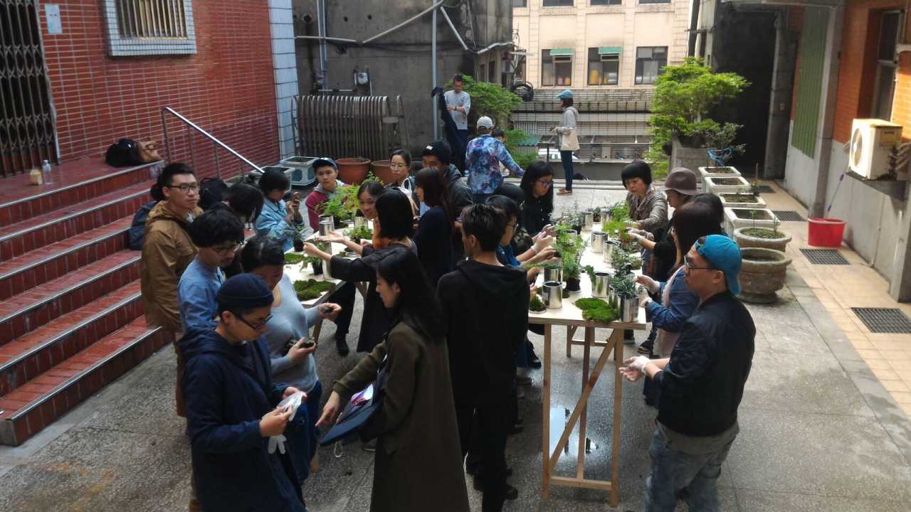 3月12日展覽閉幕現場--苔球工作坊,綠色幽默品牌創辦人--Luke向民眾講解苔球製作與養護方式。
圖:翻攝自基隆市政府網站 3月12日展覽閉幕現場--苔球工作坊,綠色幽默品牌創辦人--Luke向民眾講解苔球製作與養護方式。
圖:翻攝自基隆市政府網站