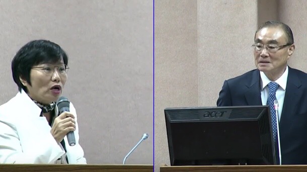 民進黨高雄市長黨內競逐暗潮汹湧,攻擊力拼下屆高雄市長的劉世芳明槍暗箭不絕,12日更有媒體報導,點名影射劉世芳涉入軍方人事關說,國防部今天也特別聲明,該報導並非事實。 民進黨高雄市長黨內競逐暗潮汹湧,攻擊力拼下屆高雄市長的劉世芳明槍暗箭不絕,12日更有媒體報導,點名影射劉世芳涉入軍方人事關說,國防部今天也特別聲明,該報導並非事實。