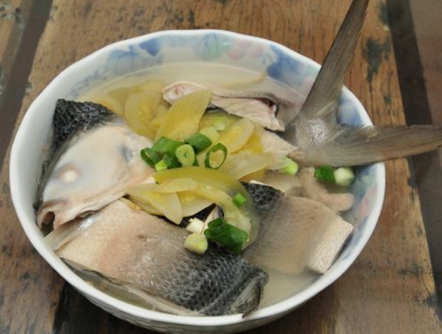 虱目魚又稱國姓魚,整條魚都能充分利用,打成魚漿、做成魚丸,或是取皮和骨頭熬製成魚湯。 圖:翻攝自雲嘉南濱海國家風景區網站 虱目魚又稱國姓魚,整條魚都能充分利用,打成魚漿、做成魚丸,或是取皮和骨頭熬製成魚湯。 圖:翻攝自雲嘉南濱海國家風景區網站
