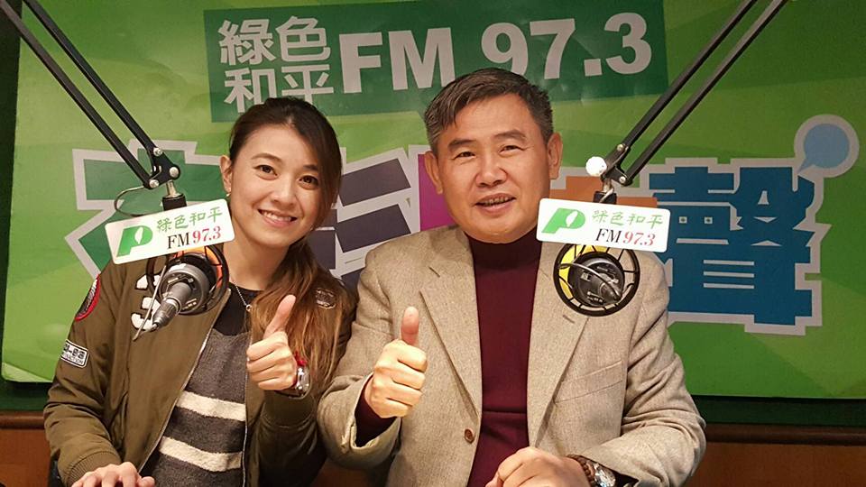 民主進步黨副秘書長李俊毅(右)15日表示,將辭去副祕書長一職,專心投入台南市長黨內初選。 民主進步黨副秘書長李俊毅(右)15日表示,將辭去副祕書長一職,專心投入台南市長黨內初選。