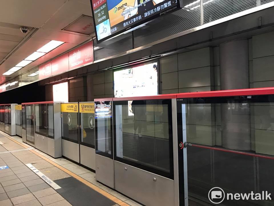有電影商指控,其電影廣告內含「多元成家」議題而遭北捷拒絕刊出。對此,北捷回應,僅請廠商修正「多元成家」、「這樣教小孩」宣傳用字,希望廠商不要做商業宣傳。 圖:呂佳峻/攝 有電影商指控,其電影廣告內含「多元成家」議題而遭北捷拒絕刊出。對此,北捷回應,僅請廠商修正「多元成家」、「這樣教小孩」宣傳用字,希望廠商不要做商業宣傳。 圖:呂佳峻/攝