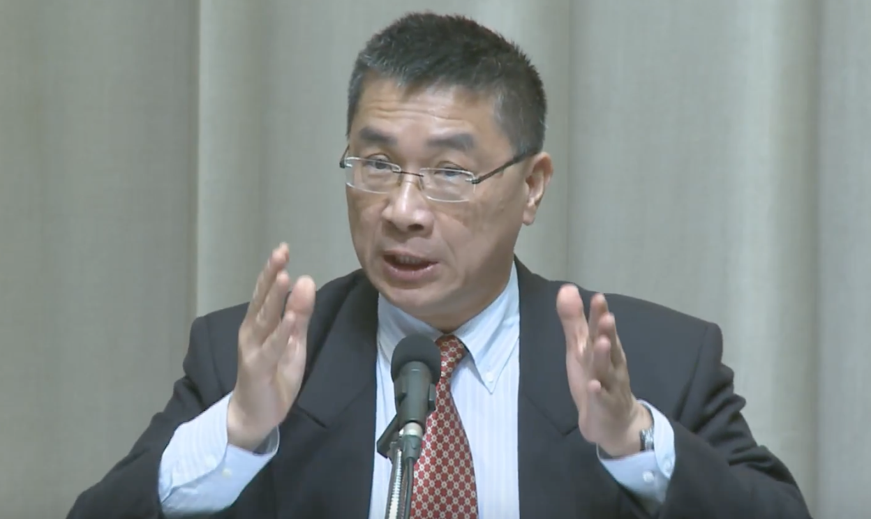行政院發言人徐國勇16日表示,行政院不會立法管制假新聞,而是與業者合作建立「真實查核機制」提醒使用者假新聞。 行政院發言人徐國勇16日表示,行政院不會立法管制假新聞,而是與業者合作建立「真實查核機制」提醒使用者假新聞。