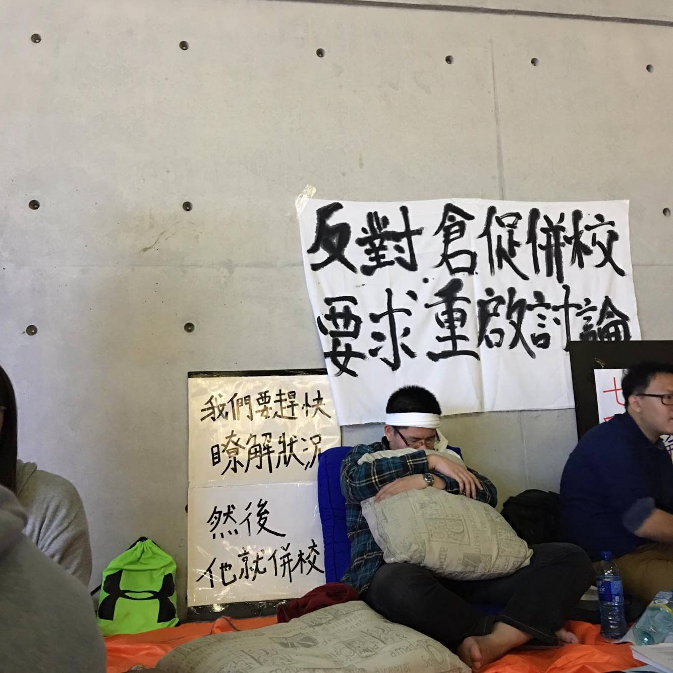 去年11月,前清大學生會會長徐光成絕食抗議併校過程程序粗糙。 去年11月,前清大學生會會長徐光成絕食抗議併校過程程序粗糙。