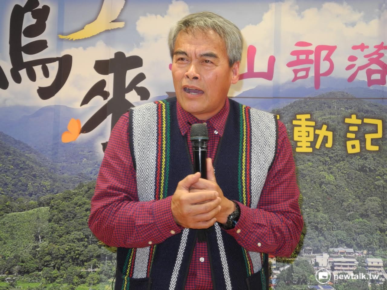 在《賽德克‧巴萊》中飾演莫那魯道的牧師林慶台吟唱泰雅古調。 在《賽德克‧巴萊》中飾演莫那魯道的牧師林慶台吟唱泰雅古調。