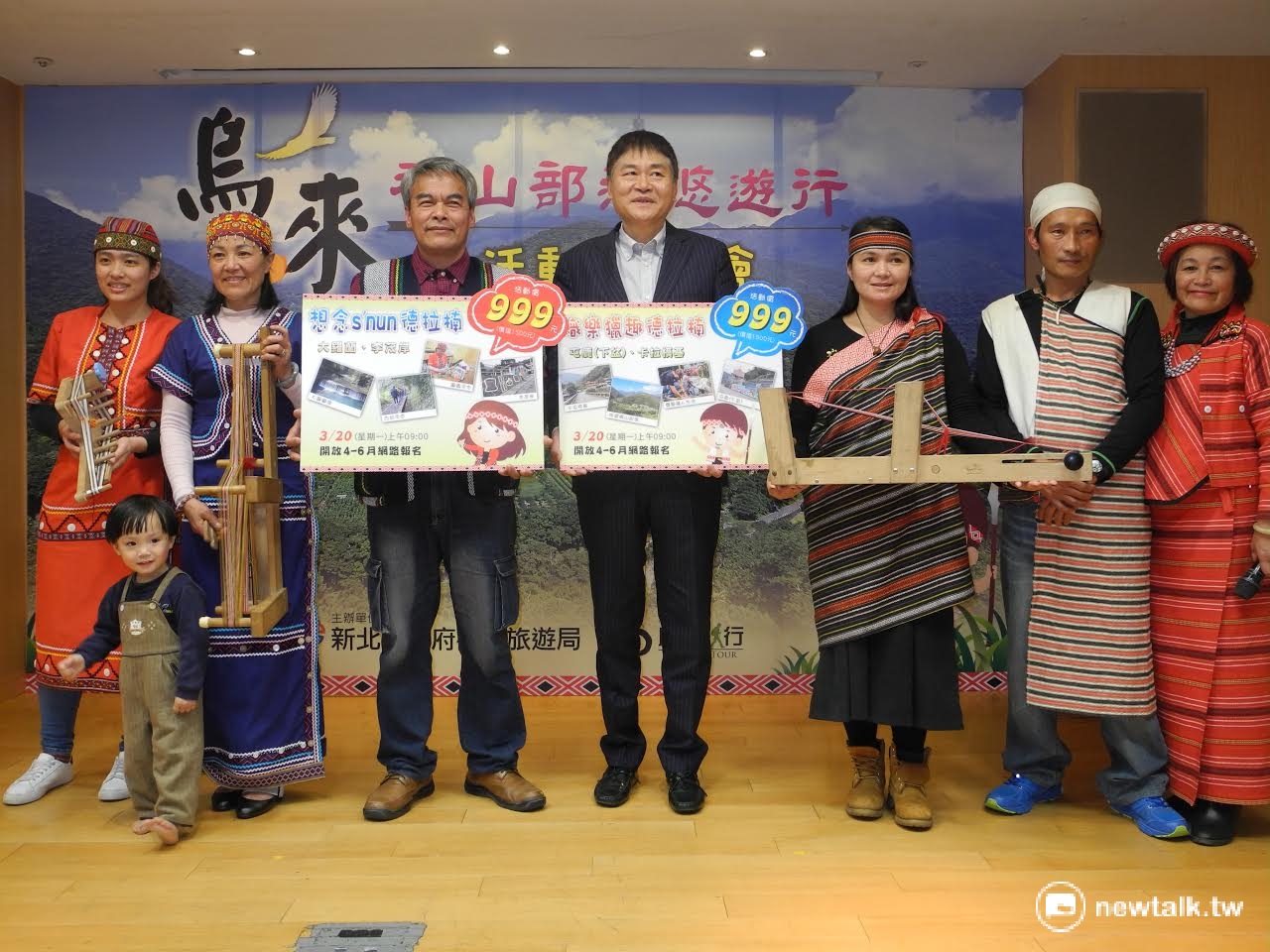 在《賽德克‧巴萊》中飾演莫那魯道的牧師林慶台吟唱泰雅古調。 在《賽德克‧巴萊》中飾演莫那魯道的牧師林慶台吟唱泰雅古調。