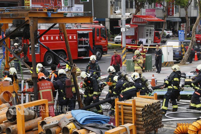 高雄澄清路與覺民路口17日疑似因外力因素導致中油公司24吋天然氣管線發生洩漏,現場周邊可燃性氣體讀值已降至0,至於詳細事故原因,正進一步鑑定調查中 。 高雄澄清路與覺民路口17日疑似因外力因素導致中油公司24吋天然氣管線發生洩漏,現場周邊可燃性氣體讀值已降至0,至於詳細事故原因,正進一步鑑定調查中 。