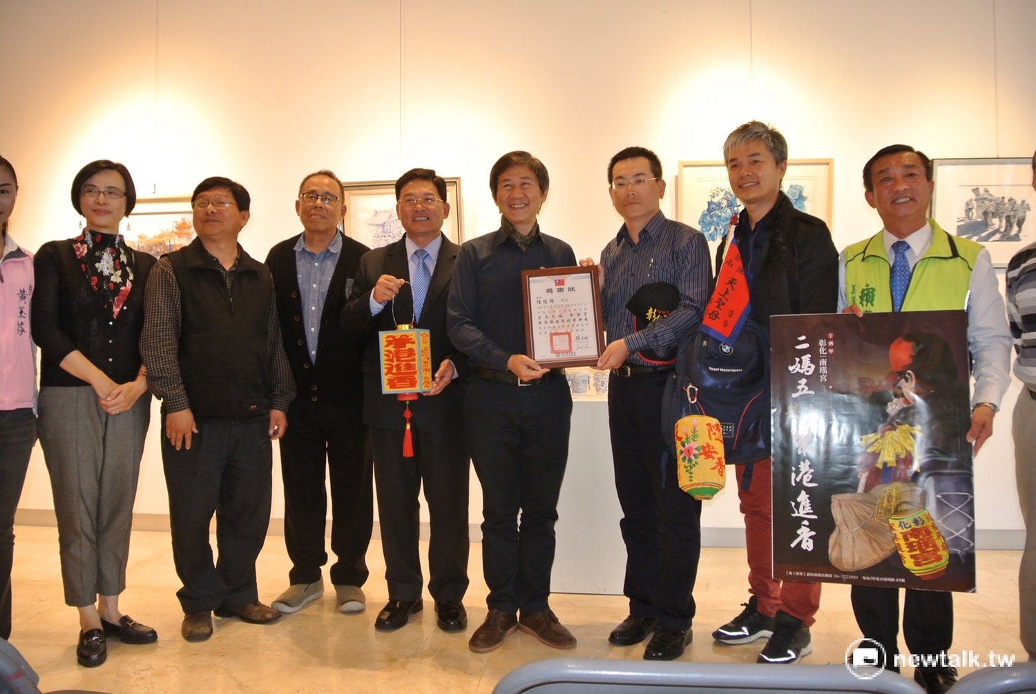 出彰化城~南瑤宮笨港進香藝術家聯展與這次聯展同名的作品「出彰化城」,是孫少英的作品之一。 出彰化城~南瑤宮笨港進香藝術家聯展與這次聯展同名的作品「出彰化城」,是孫少英的作品之一。