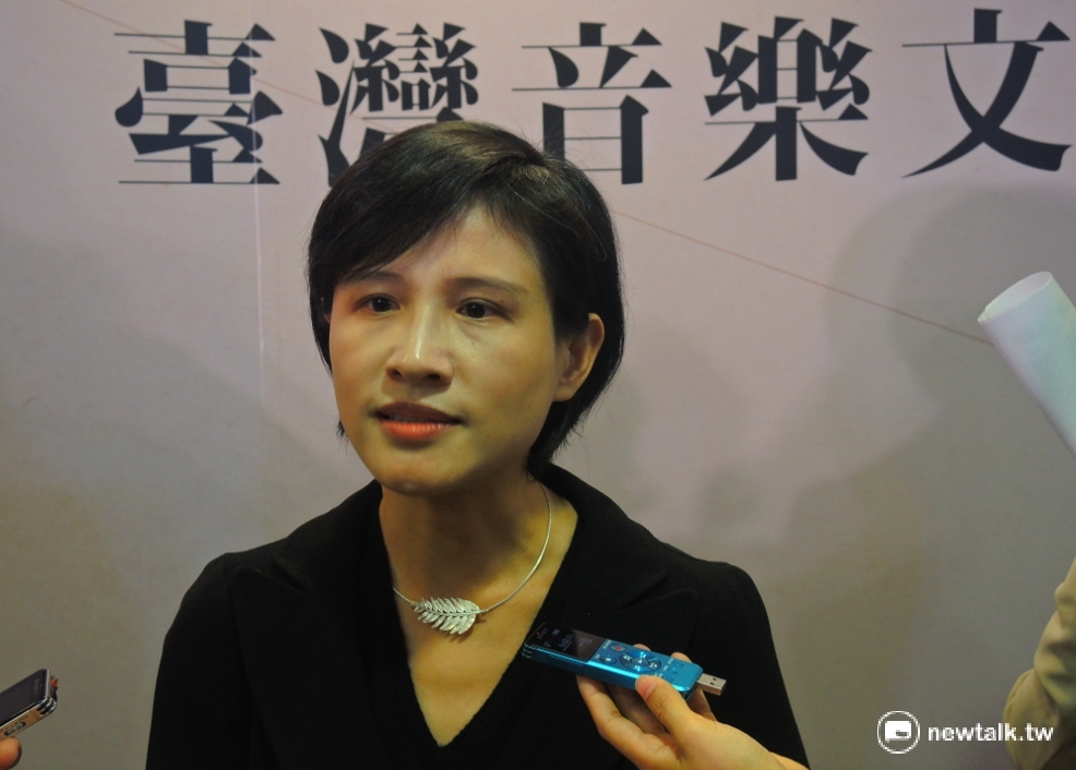 鄭麗君進一步表示,文化部的責任即是投入資源,紀錄與保存這些過程,努力投入臺灣音樂史的建構工程。 圖:董珮君攝影 鄭麗君進一步表示,文化部的責任即是投入資源,紀錄與保存這些過程,努力投入臺灣音樂史的建構工程。 圖:董珮君攝影