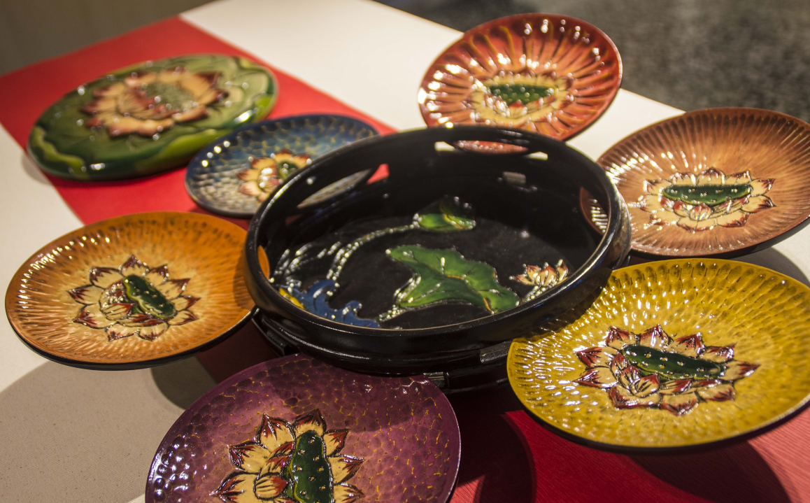 大溪長期發展為傳統家具產業重鎮,漆藝發展歷史上與木家具、木器息息相關,適合結合大溪在地木產業朝向設計應用與生活化。
圖:翻攝自國立台灣工藝研究發展中心網站 大溪長期發展為傳統家具產業重鎮,漆藝發展歷史上與木家具、木器息息相關,適合結合大溪在地木產業朝向設計應用與生活化。
圖:翻攝自國立台灣工藝研究發展中心網站