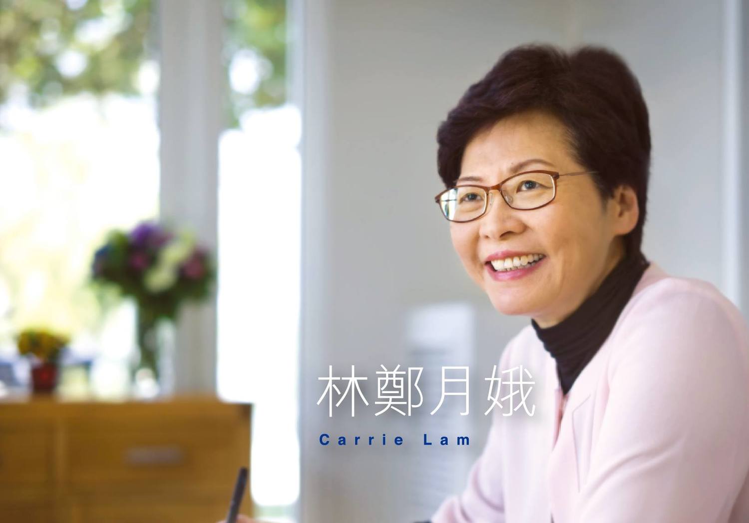 林鄭月娥非常擅長「爭取支持的工作」,也清楚知道有效支持的關鍵,不是香港居民,不是眼前的「社福界選委」,也不是票源基盤的「建制派」選委,而是遠在北京中南海裡的那位習核心。林鄭的選舉語言,始終鎖定「宣誓效忠中央」。 林鄭月娥非常擅長「爭取支持的工作」,也清楚知道有效支持的關鍵,不是香港居民,不是眼前的「社福界選委」,也不是票源基盤的「建制派」選委,而是遠在北京中南海裡的那位習核心。林鄭的選舉語言,始終鎖定「宣誓效忠中央」。