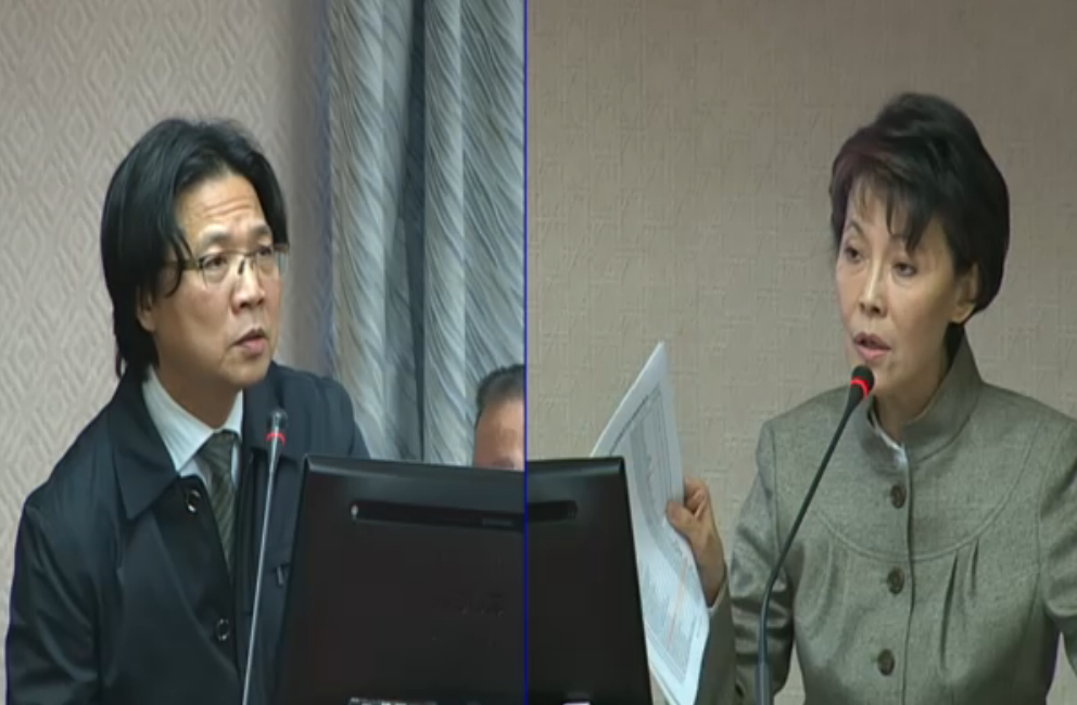 內政部長葉俊榮(左)表示,絕對不會讓產業替代役男到第一線煎水煎包,而是培養他們成為中階管理階層。 內政部長葉俊榮(左)表示,絕對不會讓產業替代役男到第一線煎水煎包,而是培養他們成為中階管理階層。