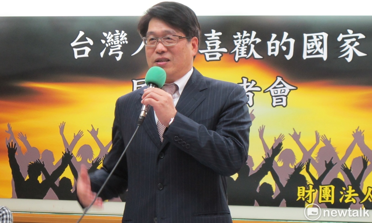 台灣民意基金會董事長游盈隆20日公布2017年3月民調。 台灣民意基金會董事長游盈隆20日公布2017年3月民調。