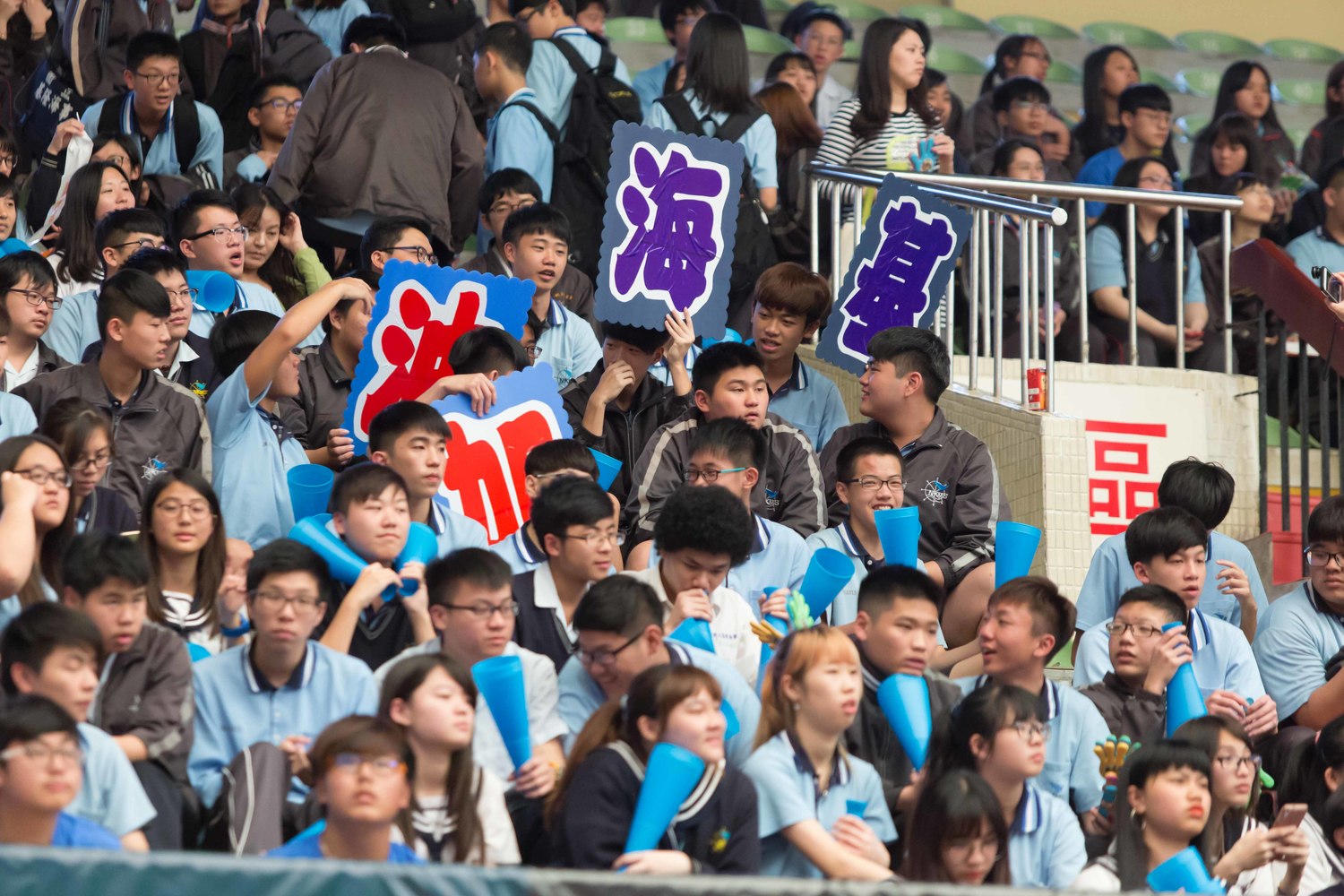 HBL前八強籃球隊5日起在基隆市展開決戰。同學們組成的啦啦隊在現場為同校球員加油。 圖:基隆市政府提供。 HBL前八強籃球隊5日起在基隆市展開決戰。同學們組成的啦啦隊在現場為同校球員加油。 圖:基隆市政府提供。