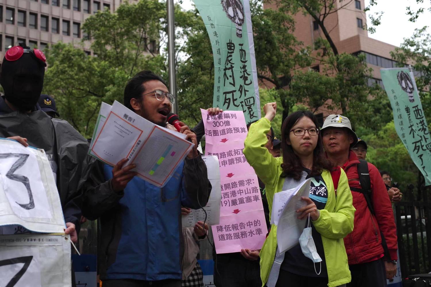 自救會痛批市府於「可行性評估」報告書中造假,誇大塞車程度。 自救會痛批市府於「可行性評估」報告書中造假,誇大塞車程度。