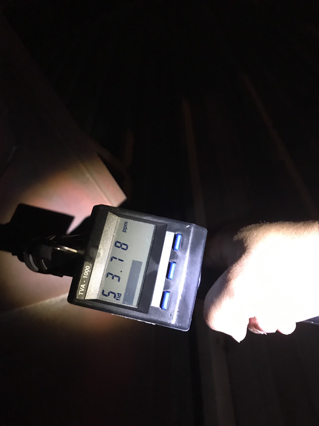 台中市環保局查獲未經防制設備逕行排放,以FID量測濃度53.78ppm。 圖:台中市環保局提供。 台中市環保局查獲未經防制設備逕行排放,以FID量測濃度53.78ppm。 圖:台中市環保局提供。