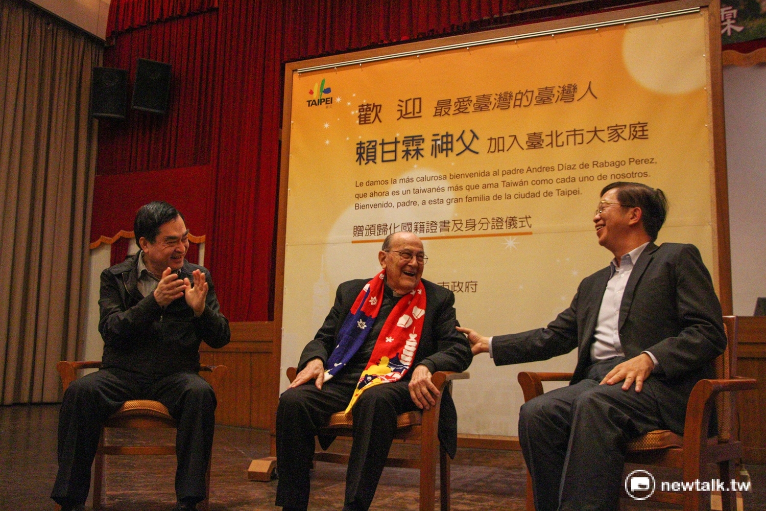 因為《國籍法》修正,賴甘霖成為台北市首名以殊勳歸化國籍的外籍人士。 圖:呂晏慈攝 因為《國籍法》修正,賴甘霖成為台北市首名以殊勳歸化國籍的外籍人士。 圖:呂晏慈攝