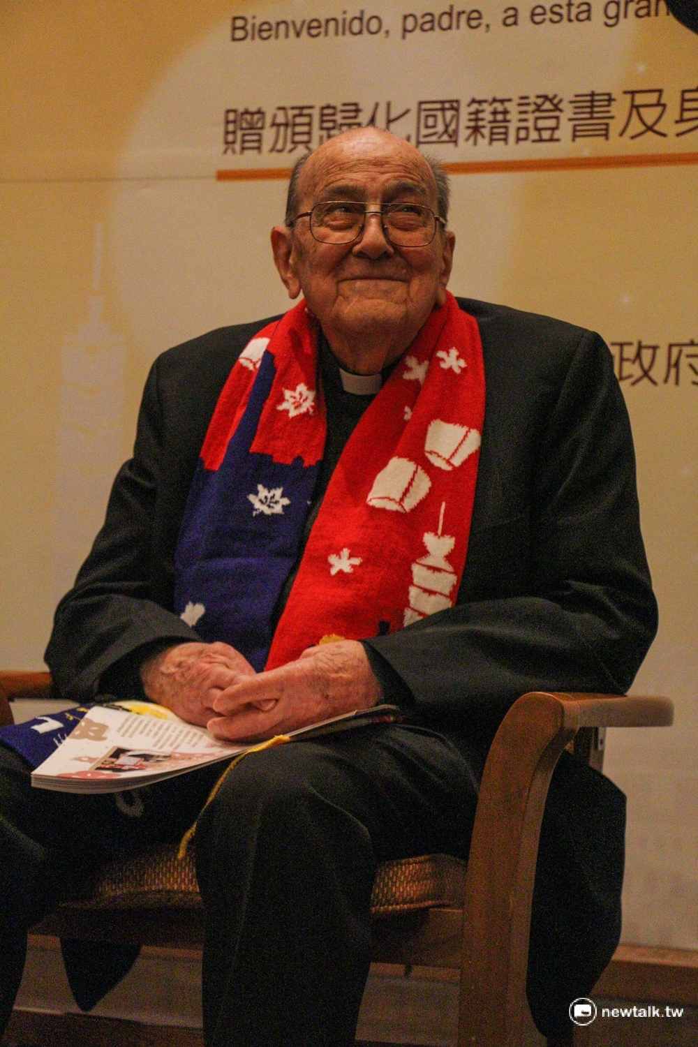 賴甘霖今年已屆101歲高齡、來台48年,今天成為「正港台灣人」。 圖:呂晏慈攝 賴甘霖今年已屆101歲高齡、來台48年,今天成為「正港台灣人」。 圖:呂晏慈攝