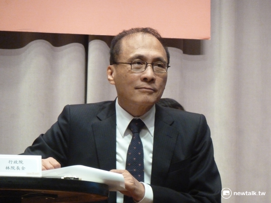 針對立法院外昨天發生激烈的年金改革抗爭行為,行政院長林全今(20)天在院會中做出後續指示。 針對立法院外昨天發生激烈的年金改革抗爭行為,行政院長林全今(20)天在院會中做出後續指示。