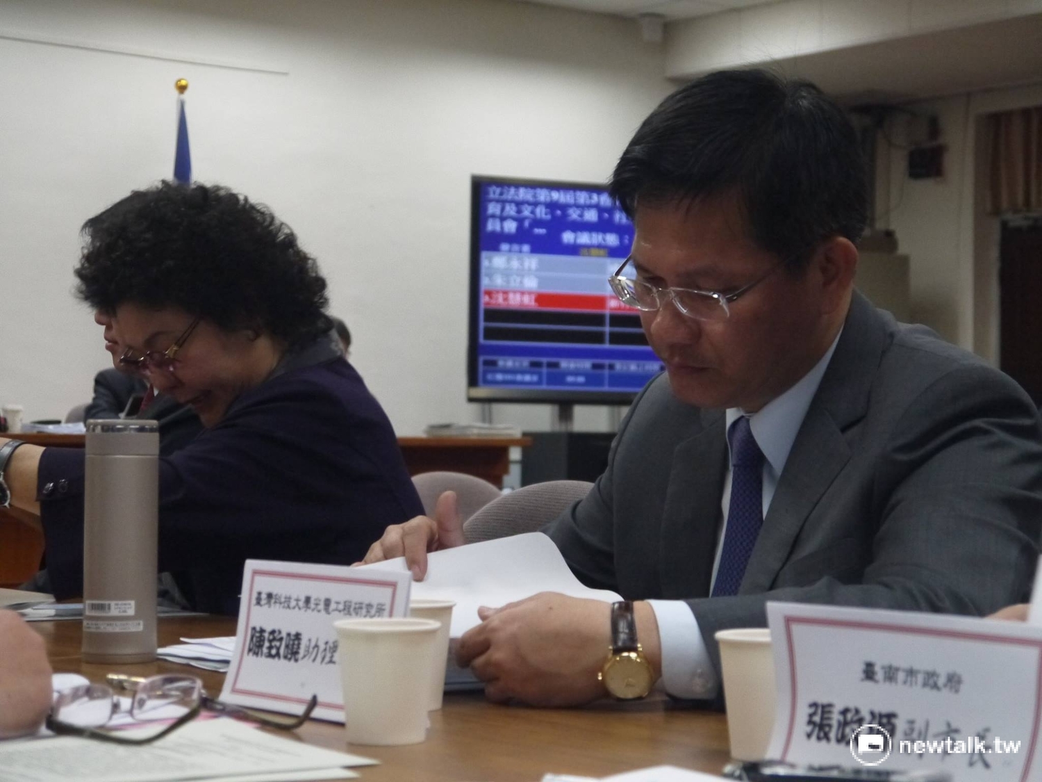 新北市長朱立倫上台爭取建設經費。 新北市長朱立倫上台爭取建設經費。
