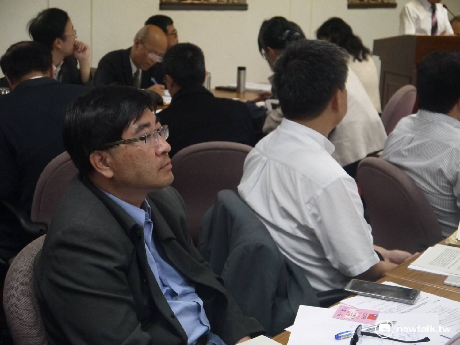 新北市長朱立倫上台爭取建設經費。 新北市長朱立倫上台爭取建設經費。