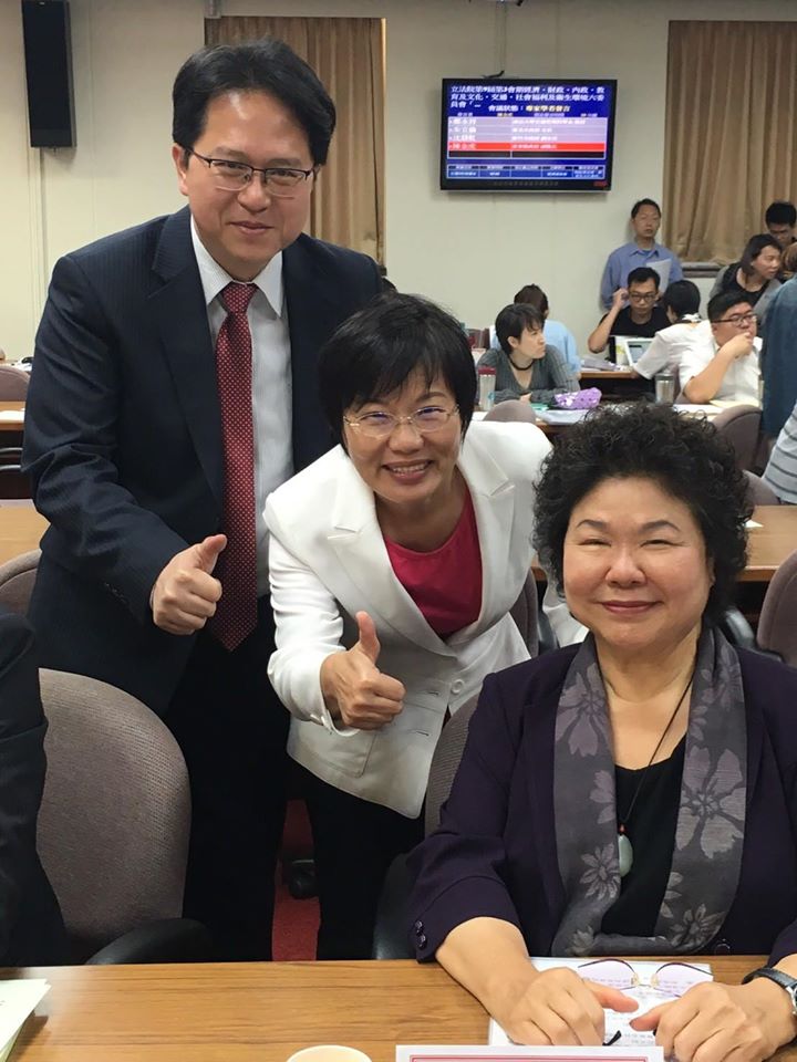 劉世芳認為前瞻基礎計畫,支持前瞻基礎計畫。劉世芳暗批新北市的朱立倫,她說,北捷經費是高捷的5倍之多,拿最多的喊不公平,請問對其他縣市公平何在? 劉世芳認為前瞻基礎計畫,支持前瞻基礎計畫。劉世芳暗批新北市的朱立倫,她說,北捷經費是高捷的5倍之多,拿最多的喊不公平,請問對其他縣市公平何在?