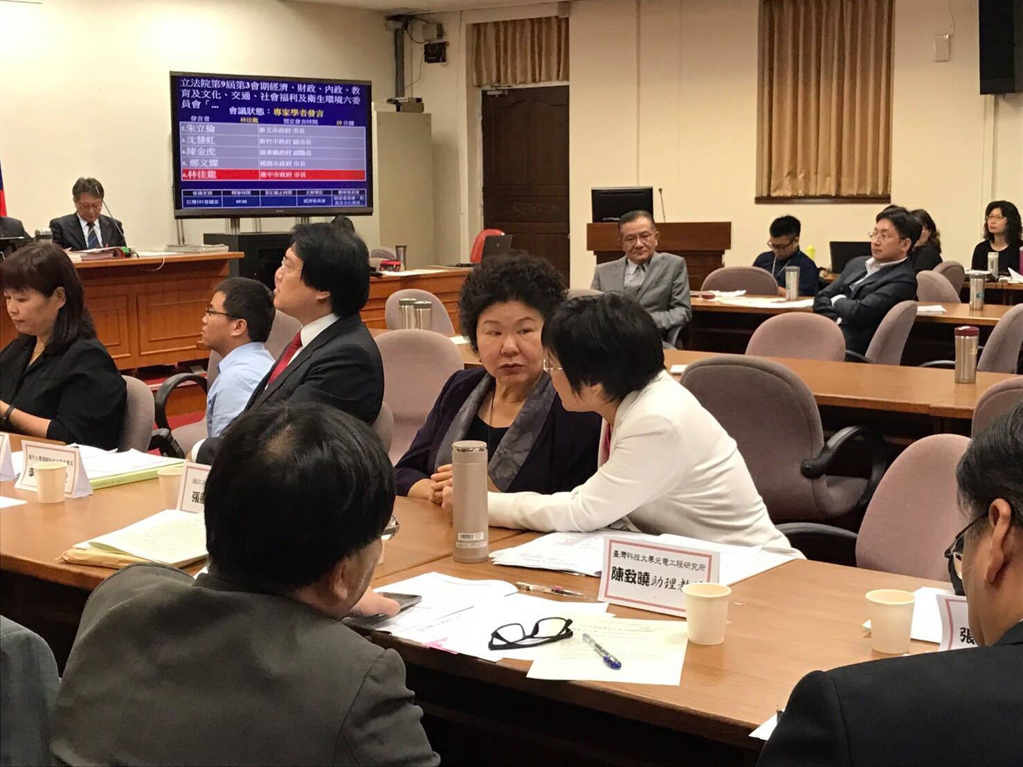 劉世芳認為前瞻基礎計畫,支持前瞻基礎計畫。劉世芳暗批新北市的朱立倫,她說,北捷經費是高捷的5倍之多,拿最多的喊不公平,請問對其他縣市公平何在? 劉世芳認為前瞻基礎計畫,支持前瞻基礎計畫。劉世芳暗批新北市的朱立倫,她說,北捷經費是高捷的5倍之多,拿最多的喊不公平,請問對其他縣市公平何在?