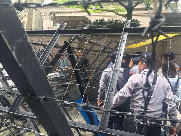 立法院19日審查年金改革法案,立法院周圍約2千名警力配置。 立法院19日審查年金改革法案,立法院周圍約2千名警力配置。