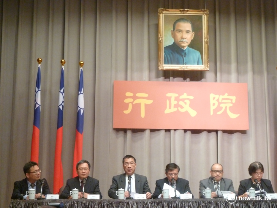 臺灣現正積極發展綠色能源,風力發電便是一例。 臺灣現正積極發展綠色能源,風力發電便是一例。