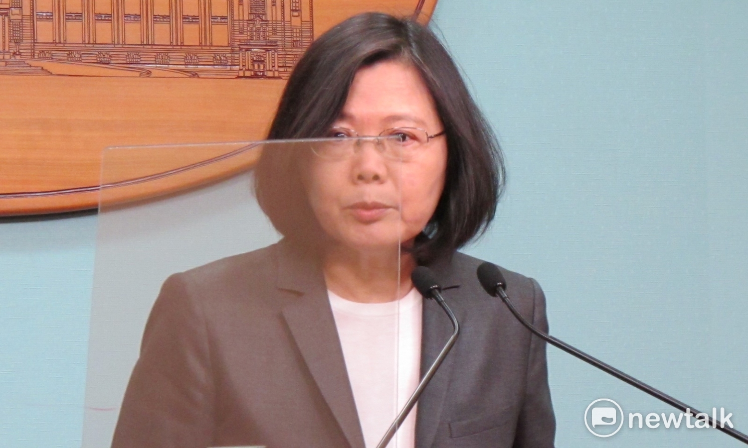 總統蔡英文親上火線召開記者會。 總統蔡英文親上火線召開記者會。