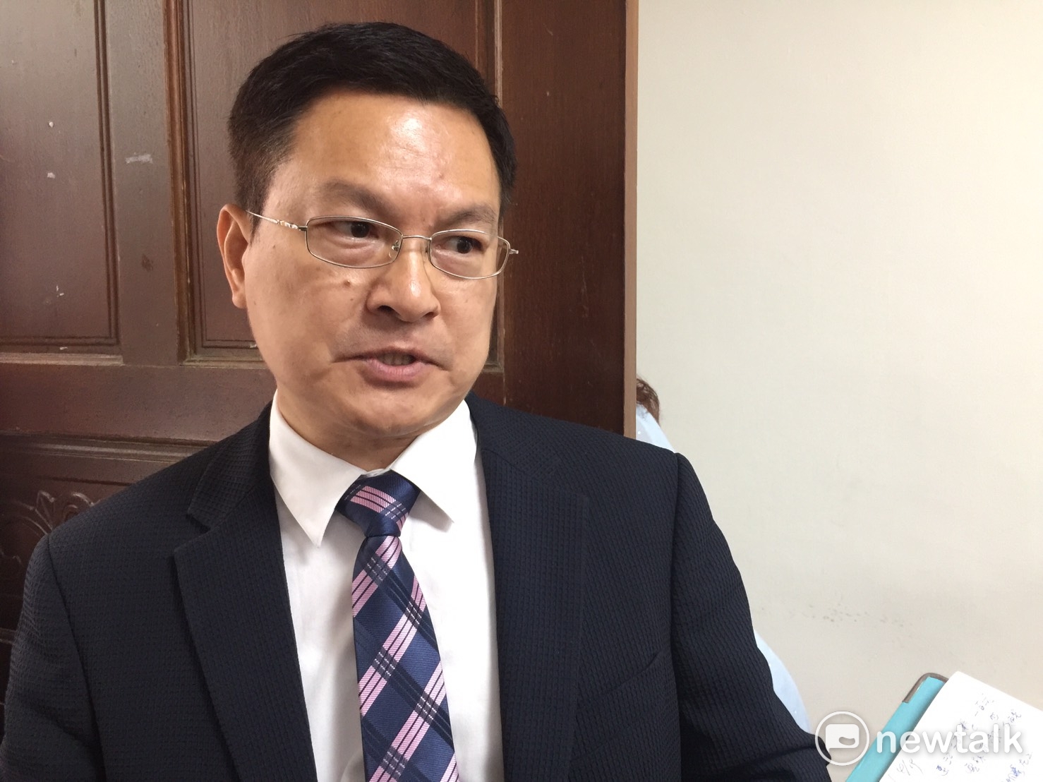 彰化縣議會今天進行縣政質詢,有議員詢問到空汙問題,彰化縣長魏明谷指出,會利用中彰投苗聯合治理平台反映問題,而中火空污問題會成為選舉議題,台中市長林佳龍也會有壓力。 彰化縣議會今天進行縣政質詢,有議員詢問到空汙問題,彰化縣長魏明谷指出,會利用中彰投苗聯合治理平台反映問題,而中火空污問題會成為選舉議題,台中市長林佳龍也會有壓力。