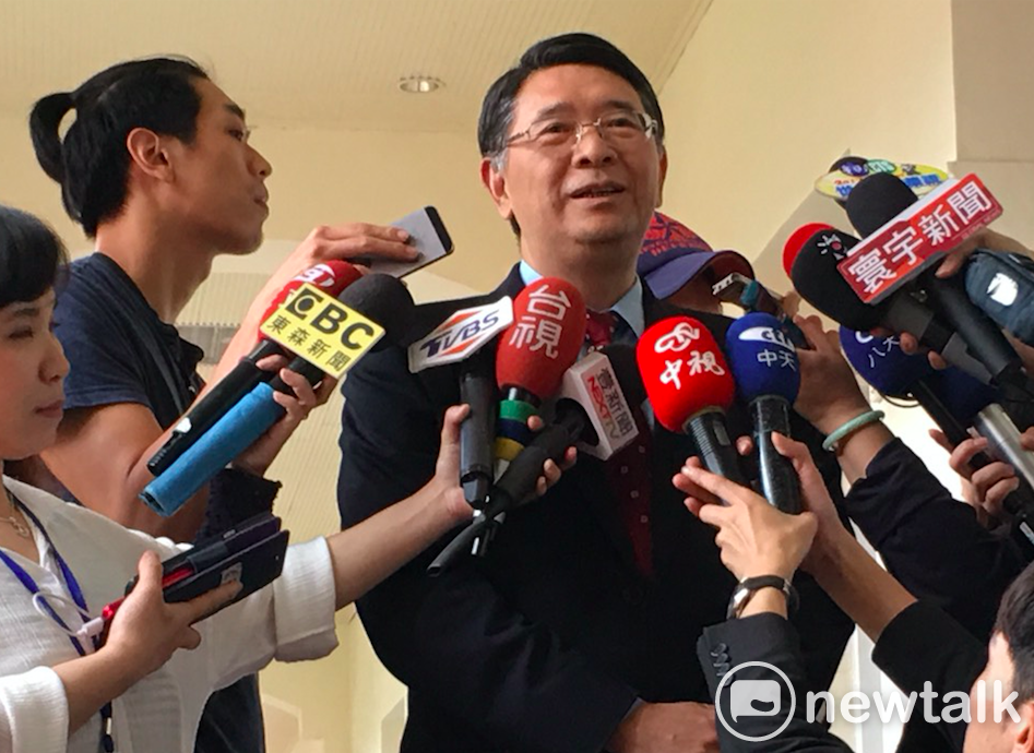 針對立法院19日審查年金改革法案,爆發激烈衝突。立院秘書長林志嘉受訪時回應,「任何用非法、暴力的人,一定要受到法律制裁」。 針對立法院19日審查年金改革法案,爆發激烈衝突。立院秘書長林志嘉受訪時回應,「任何用非法、暴力的人,一定要受到法律制裁」。