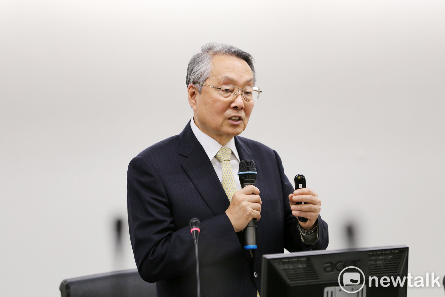 圖說:台南市政府12日邀請智榮基金會董事長施振榮董事長以「從王道談智慧城市暨台灣產業升級新契機」為題,於市政會議發表專題演講。 圖說:台南市政府12日邀請智榮基金會董事長施振榮董事長以「從王道談智慧城市暨台灣產業升級新契機」為題,於市政會議發表專題演講。