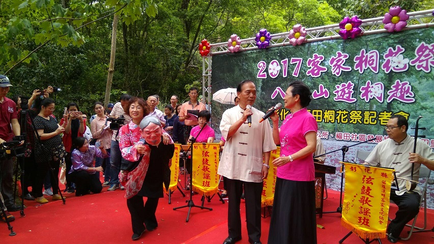 彰化縣的客家桐花祭活動21日起展開,各個主辦單位盛情邀請民眾多來八卦山賞花。 彰化縣的客家桐花祭活動21日起展開,各個主辦單位盛情邀請民眾多來八卦山賞花。