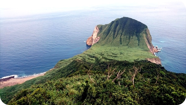 龜山島因外型酷似浮龜得名,是著名的賞鯨地點。 圖:東北角暨宜蘭海岸國家風景區管理處提供 龜山島因外型酷似浮龜得名,是著名的賞鯨地點。 圖:東北角暨宜蘭海岸國家風景區管理處提供