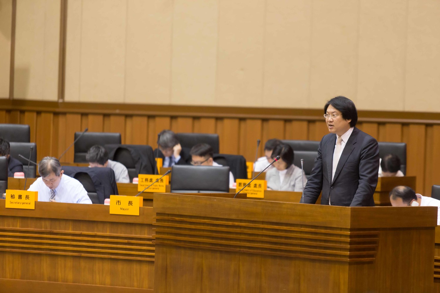 基隆市長林右昌今 (3) 日在市議會上強調,中央斥資81億元打造的輕軌捷運系統,將會打通北北基桃首都生活圈,讓基隆市成為真正的台灣頭。 圖: 基隆市政府/提供 基隆市長林右昌今 (3) 日在市議會上強調,中央斥資81億元打造的輕軌捷運系統,將會打通北北基桃首都生活圈,讓基隆市成為真正的台灣頭。 圖: 基隆市政府/提供