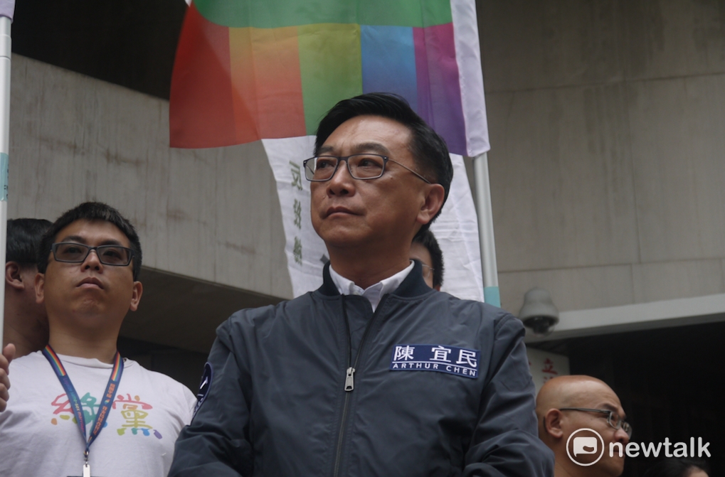 不分區立委陳宜民(右)被同選區的李雅靜暗諷收割成果。 圖:鍾孟軒/攝(資料照) 不分區立委陳宜民(右)被同選區的李雅靜暗諷收割成果。 圖:鍾孟軒/攝(資料照)