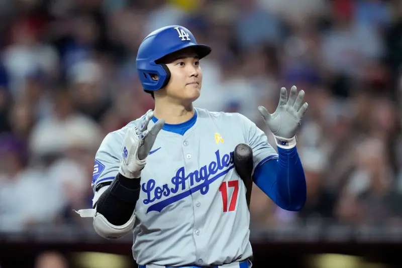  ▲美國職棒大聯盟（MLB）洛杉磯道奇在昨（5）日客場對上洛杉磯天使，大谷翔平首度在例行賽回到老東家主場出賽，場內響起大谷在天使時期的出場樂。（圖／美聯社／達志影像） 請輸入來源 