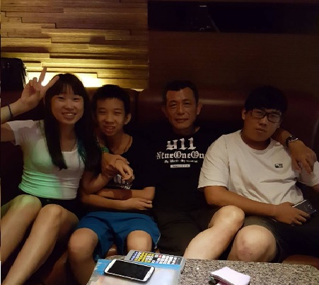 老蓋倫與他的三位子女 圖:老蓋倫「你不是最強的」提供 老蓋倫與他的三位子女 圖:老蓋倫「你不是最強的」提供