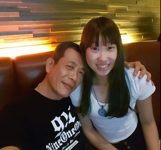 老蓋倫與自己的兒女相處都非常的融洽且生活過程相當歡樂。 圖:老蓋倫「你不是最強的」提供 老蓋倫與自己的兒女相處都非常的融洽且生活過程相當歡樂。 圖:老蓋倫「你不是最強的」提供