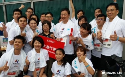 為了迎接今年8月的臺北世大運,提倡城市運動風氣,形塑臺北健康活力形象,市府邀請所有愛好運動的市民們一起加入這股運動風潮,共同支持臺北世大運! 圖:台北市觀光局/提供 為了迎接今年8月的臺北世大運,提倡城市運動風氣,形塑臺北健康活力形象,市府邀請所有愛好運動的市民們一起加入這股運動風潮,共同支持臺北世大運! 圖:台北市觀光局/提供